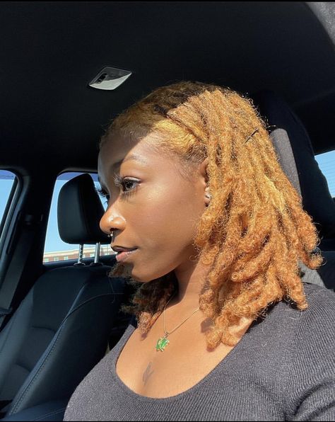 Blonde Locs, Cute Dreads, Short Locs Hairstyles, Hairstyle Tutorials, Dyed Hair Inspiration, Dyed Natural Hair, 4 Images, Dread Hairstyles, Dreadlock Hairstyles