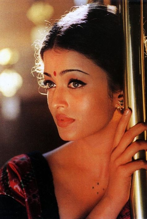 Hum Dil De Chuke Sanam, Ash Dress, Aishwarya Rai Images, Aishwarya Rai Pictures, ऐश्वर्या राय, Aishwarya Rai Photo, Tanned Skin, Retro Bollywood, Bollywood Outfits