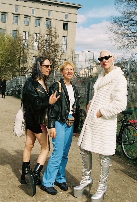 Photographing Club Kids: Interview with @nachtclubsberlin | YEOJA Mag Berlin Club Outfit, Berlin Club Fashion, Berghain Outfit, Berlin Club, Club Scene, Club Fashion, Club Outfit, Living In Paris, French Photographers