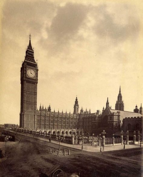 Vintage 1800s Aesthetic, 1800 Aesthetic, John Mccarthy, London 1800, 1800s Aesthetic, England Aesthetic, Aesthetic London, John Everett Millais, Victorian London