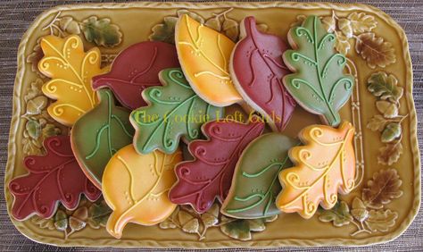 #fall #cookies {TriciaZ @ The Cookie Loft Girls via Cookie Connection} Autumn Kitchen, Flooding Cookies, Royal Iced Cookies, Leaf Cookies, Cookie Connection, Iced Sugar Cookies, Thanksgiving Cookies, Sugar Cookie Designs, Pretty Cookies