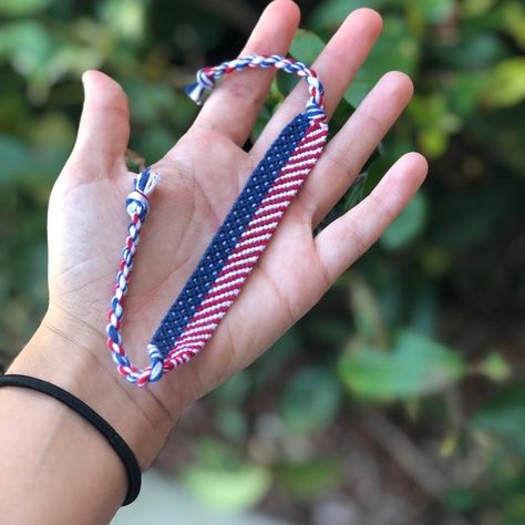 Normal pattern #22553 | BraceletBook Patriotic Friendship Bracelet Patterns, Frendship Bracelets, Handmade Friendship Bracelets, Patriotic Flag, Alpha Patterns, Friendship Bracelet Patterns, Bracelet Patterns, July 4th