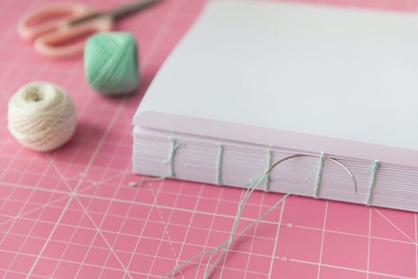 Kettle Stitch Vs Coptic Stitch - What's The Difference? - The Creative Folk Coptic Stitch Binding, Kettle Stitch Binding, Notebook Binding, Coptic Stitch, Journal Making, Stitch Book, Diy Journal, Handmade Books, Book Binding