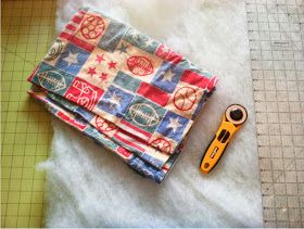 Sew DoggyStyle: DIY Pet Crate Bed Diy Dog Blankets, Dog Bed Sewing Pattern, Pet Diy Projects, Dog Clothes Patterns Sewing, Dog Crate Pads, Diy Pet Bed, Diy Dog Crate, Dogs Diy Projects, Dog Blankets