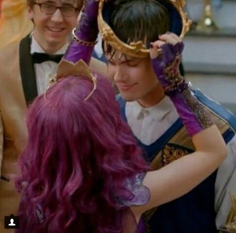 Cute hb and wf😍😍😍😎😎😎 Mal And Ben Descendants, Ben And Mal, Mal And Ben, Descendants Mal And Ben, Descendants Ben, Descendants Pictures, Descendants Wicked World, Mal Descendants, Descendants Characters