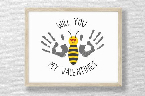 Diy Valentines Cards, Valentine Crafts For Kids, Handprint Craft, Footprint Art, Beste Mama, Handprint Art, Preschool Activity, Bible Crafts, Valentine's Day Diy