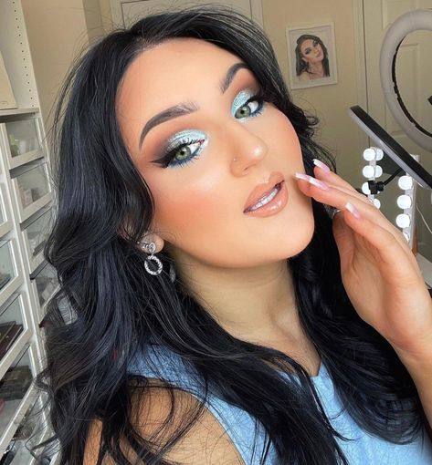 Mikayla Nogueira Hair, Mikayla Demaiter Instagram, Mikayla Palette Looks, Mikayla Nogueira Makeup Looks, Mikayla Nogueira Makeup, Mikayla Demaiter Selfie, Kiss Makeup, Eyeshadow Looks, Makeup Artist