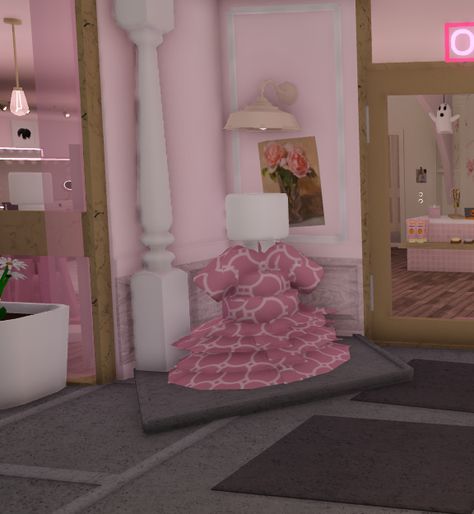 Fashion Designer Room, Fashion Mannequin, Decal Codes, Roblox Animation, Bloxburg Decal Codes, Fashion Design, Quick Saves, Design