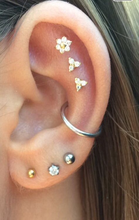 #piercings #bvla #perfectimage #pretty #earring Outer Conch Piercing, Outer Conch, Heart Diamond Earrings, Flat Jewelry, Gold Ear Jacket, Pretty Ear Piercings, Cute Ear Piercings, Triangle Earrings Stud, Helix Earrings