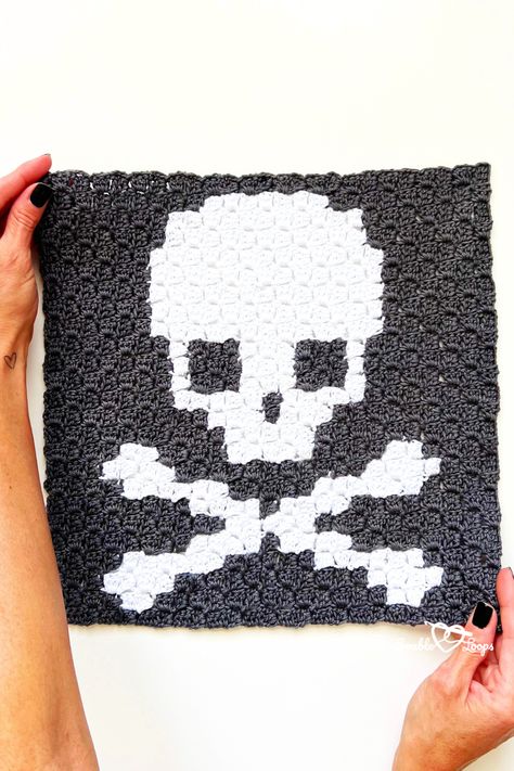 lovable loops free c2c skull crochet pattern C2c Heart, Crochet Skull Pattern, Skull Crochet Pattern, Skull Crochet, Corner To Corner Crochet Pattern, Crochet Skull Patterns, Crochet C2c Pattern, C2c Crochet Pattern, C2c Crochet Pattern Free