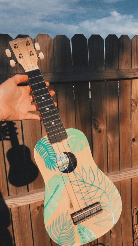 Ukulele with painted leaves Ukelele Designs Art, Ukulele Painting Ideas, Painted Ukulele Aesthetic, Painted Ukelele Ideas, Ukulele Design Painted, Ukulele Diy Painted, Ukulele Drawing, Ukelele Painted Aesthetic, Ukelele Painting Design