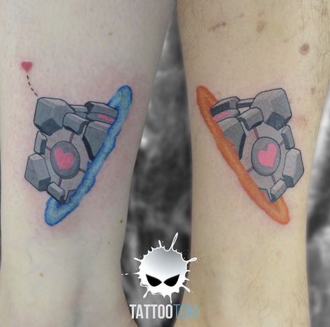 Portal Game Tattoo Ideas, Couples Arm Tattoos, Gaming Couple Tattoos, Companion Cube Tattoo, Duo Tattoos, Tattoo Duo, Cube Tattoo, Portal Companion Cube, Portal Tattoo