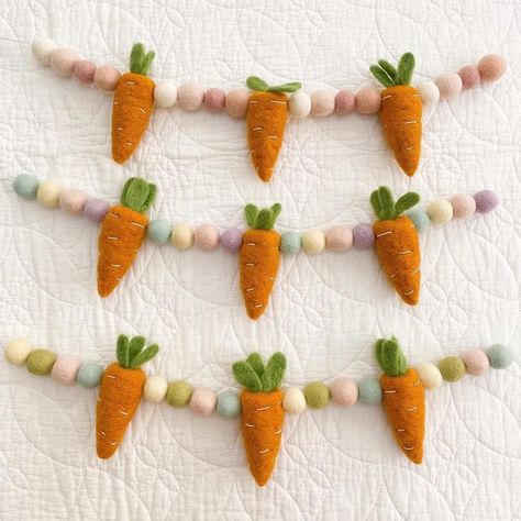 Felt Easter Garland, Carrot Garland, Felt Carrot, Coworkers Birthday, Coworker Birthday Gifts, Spring Basket, Needle Felting Diy, Easter Garland, Easter Carrots