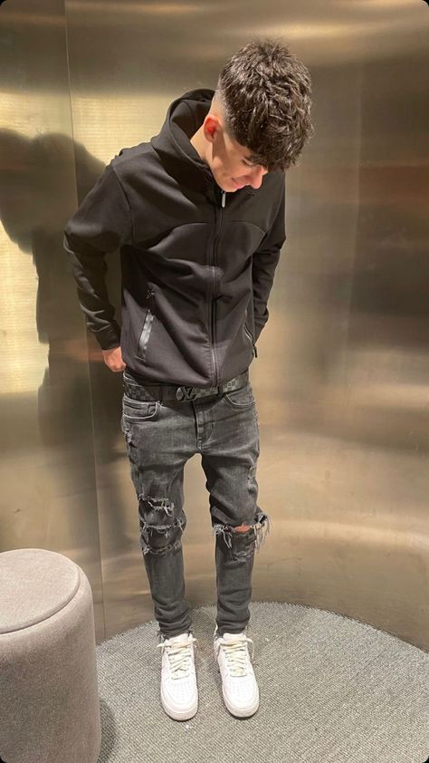 Black Ripped Jeans Outfit Men, Slim Fit Jeans Men Outfits, Ripped Jeans Men Outfits, Slim Jeans Outfit, Black Ripped Jeans Outfit, Drip Outfits, Boy Pics, Sagging Pants, Jeans Outfit Men