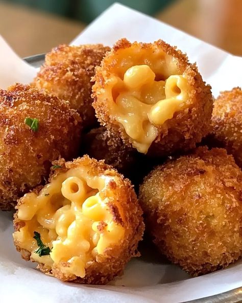 Winter Mac And Cheese, Mac And Cheese Bread Bowls, Mac And Cheese Balls Baked, Mac And Cheese Bites Dipping Sauce, Mac N Cheese Bites Recipe, Mac N Cheese Appetizer, Mac & Cheese Balls, Cheesecake Factory Mac And Cheese Balls, Nye Finger Foods