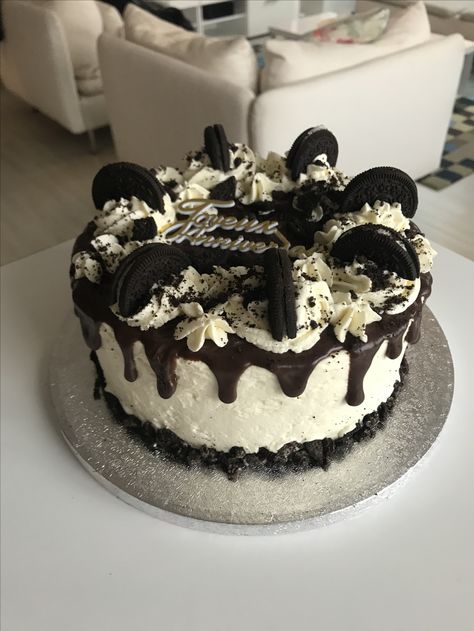 Chocolate Oreo Cake, Gourmet Cakes, Oreo Cake, Tasty Baking, Sweet Snacks Recipes, Small Cake, Pretty Cakes, Food Obsession, Sweet Snacks