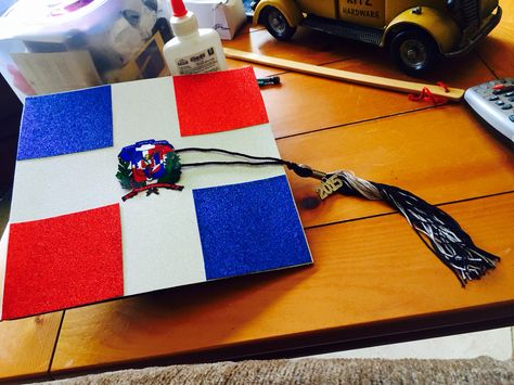 Dominican flag pride Flag Graduation Cap, Graduation Board, Dominican Flag, Graduation Boards, Graduation Cap Decoration Diy, Girl Graduation, College Graduation Cap Decoration, Flag Pride, Cap Decoration