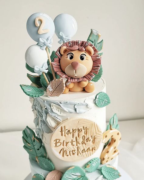 Kully | Pretty Little Cakes on Instagram: “The King of the Jungle 🦁 #prettylittlecakes#safari#safaricake#jungleparty#safaribirthday#lionking#kingofthejungle#caketopper…” Jungle Cakes, Cake Design Inspiration, Jungle Cake, Cake Simple, Wild One Birthday Party, King Of The Jungle, Little Cakes, Wild Ones, The King