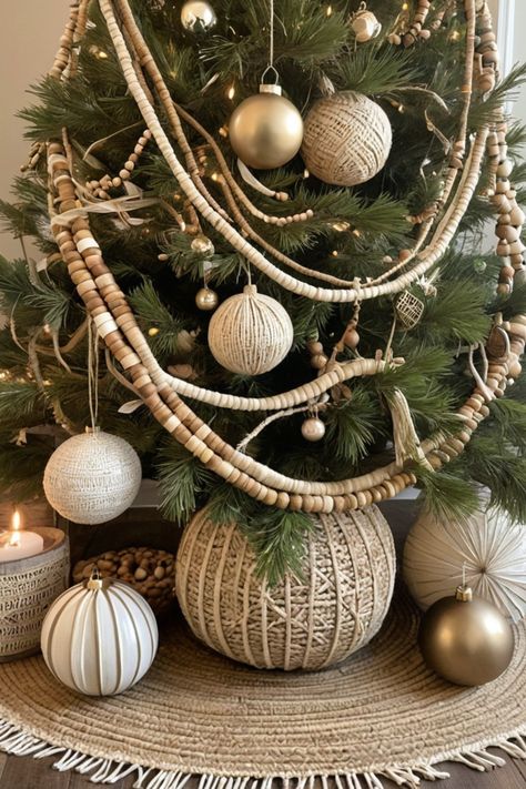 25 Gorgeous Boho Christmas Tree Ideas to Elevate Your Holiday Style - Cabin Nook Boho Christmas Tree Ideas, Refined Boho, Boho Tree, Boho Christmas Tree, Glam Christmas Decor, Boho Christmas Decor, Christmas Boho, Vibrant Decor, Bohemian Christmas