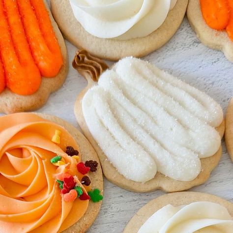 Goodies- Sweets&Treats on Instagram: "Luscious fall buttercream cookies 🍁" Fall Decorated Cookies Buttercream, Fall Buttercream Cookies, Buttercream Decorated Cookies, Pumpkin Sugar Cookies Decorated, Thanksgiving Cookies Decorated, October Treats, Buttercream Cookies, Witch Cookie, Pumpkin Sugar Cookies