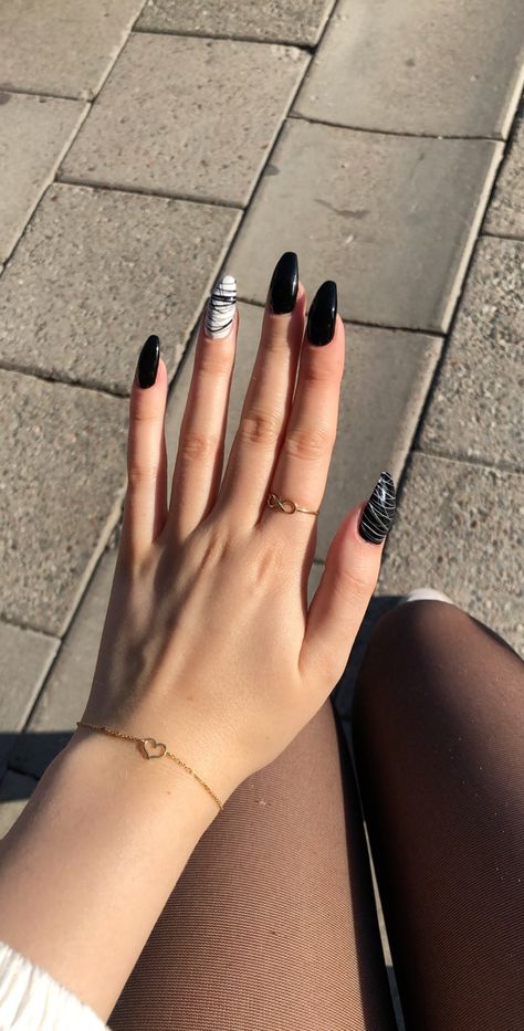 Black And White Nail, Natural Nail Designs, Diy Nails At Home, Extension Designs, Nail Art Designs Videos, White Nail, Nail Extensions, White Nails, Diy Nails