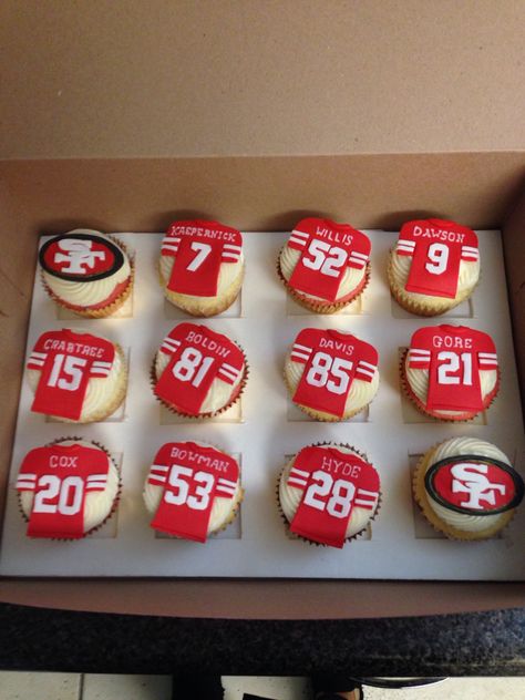 49ers cupcakes 49er Cupcakes, 49ers Cookies, 49ers Cupcakes, Basic Cake, Daycare Crafts, Fun Cupcakes, Superbowl Party, Theme Ideas, Sugar Cookie