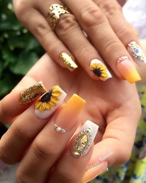 Ombre Nails With Sunflower, Nail Art Sunflower, Sunflower Nails Design, Leather Jacket Design, Nail Colors 2023, Sunflower Nail Art, Quinceanera Nails, Sunflower Nails, Nail Designs Valentines