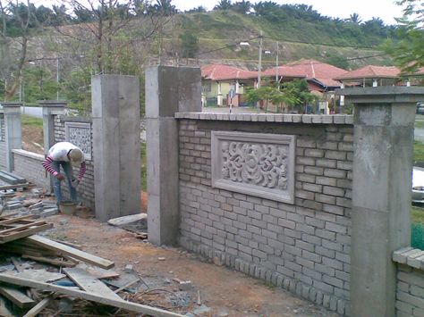 brickwall fence and bali style entrance Brick Fence Design, Brick Wall Fence, Wall Fence Design, Wooden Fence Gate, Wooden Fence Posts, Garden Fences, Green Fence, Fence Designs, Wall Fence