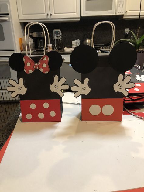 Minnie Mouse Gift Bags, Mickey And Minnie Birthday Party, Mickey And Minnie Birthday, Mini Mouse Birthday Cake, Minnie Decorations, Birthday Goody Bags, Birthday Party Goodie Bags, Minnie Mouse Party Decorations, Mickey 1st Birthdays