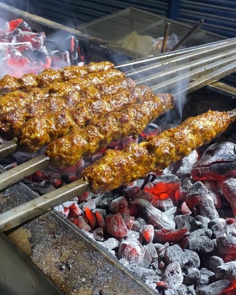 Seekh Kabab Roll Kabab Roll, Beef Kabab, Paratha Roll, Seekh Kabab, Chicken Rolls, Green Chutney, Food Street, B Roll, Pakistani Food