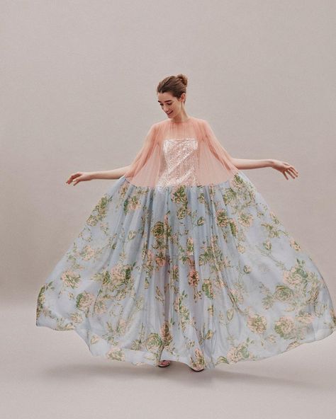 Delpozo on Instagram: “Discover the Delpozo Pre-Fall 2019 collection #DelpozoPF19” Floral Pleated Skirt, Silk Chiffon Dress, Chiffon Gown, Fashion Show Collection, Vogue Paris, Mode Inspiration, Pre Fall, Couture Fashion, Chiffon Dress