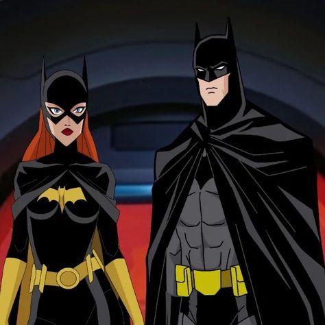 #justceliguecrisis #batman #wonderwoman #superman #casadora #mulhergato #arlequina #injustice #superman #zatana  #ravena #lanternaverde… | Instagram Batman X Batgirl, Batwoman And Batman, Batman Girl Costume, Batman Girlfriend, Batman Costume For Girls, Injustice Superman, Superman Cartoon, Dc Cartoon, Bat Woman