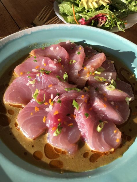 Bluefin Tuna Sashimi, Tuna Shasimi, Tuna Crudo Recipe, Sashimi Sauce Recipe, Sashimi Sauce, Ponzu Sauce Recipe, Tuna Crudo, Tuna Carpaccio, Sashimi Recipe