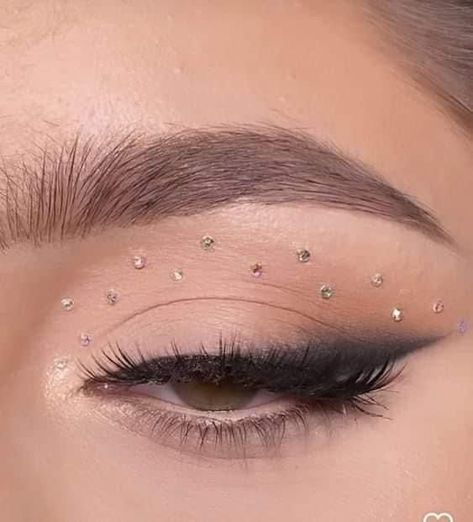 Basic Makeup Items, Aesthetic Pictures Wallpaper, Asthetic Picture Wallpaper, Gem Makeup, Concert Makeup, Rhinestone Makeup, Prom Eye Makeup, Asthetic Picture, Rave Makeup