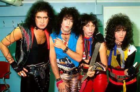 Kiss, group portrait, without make up, London, August 1983, L-R Gene Simmons, Paul Stanley, Vinnie Vincent, Eric Carr. (Photo by Michael Putland/Getty Images) Kiss Without Makeup, Kiss Group, Banda Kiss, Band Kiss, Hair Metal Bands, Vinnie Vincent, Eric Carr, Peter Criss, Margaret Mitchell