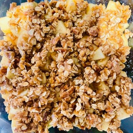 Small Batch Apple Crisp - Pretty Petunias Apple Crisp Small Batch, Small Apple Crisp, Small Batch Apple Crisp, Best Apple Crisp Recipe, Best Apple Crisp, Easy Apple Crisp Recipe, Apple Crisp Easy, Apple Crisp Recipes, Spice Cookies