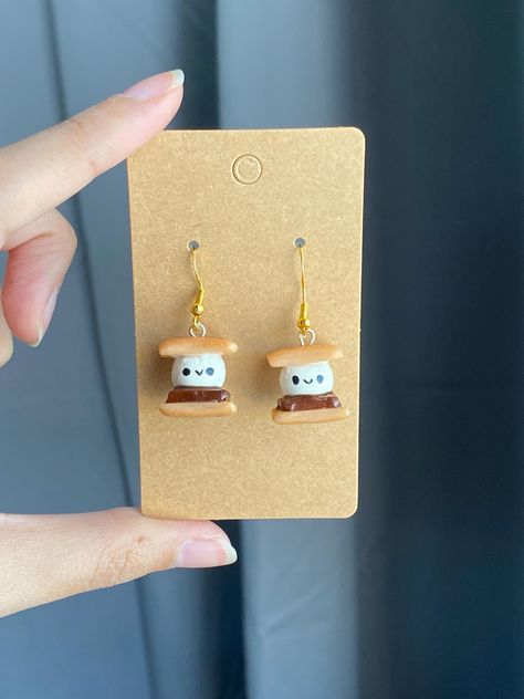 Polymer Clay Smores, Fun Easy Crafts, Polymer Clay Diy, S'mores, Cute Clay, Diy Clay, Easy Crafts, Clay Crafts, Clay Earrings