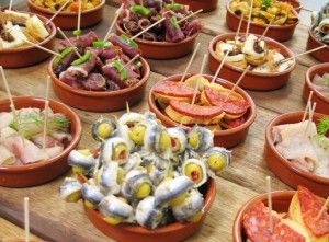 Spanish Tapas Recipes, Tapas Party, Tapas Dishes, Tapas Recipes, Spanish Cuisine, Spanish Tapas, Creme Caramel, Tapas Bar, Global Cuisine