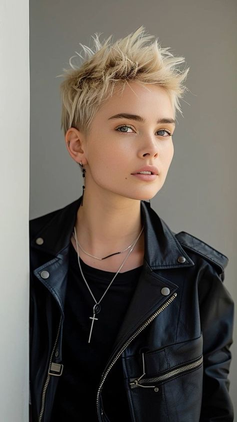 Short Queer Haircuts, Punk Haircut, Pixie Haircut Styles, Face Shape Hairstyles, A Bob, Super Short Hair, Edgy Short Hair, Punk Hair, Very Short Hair