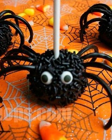 Spider Cake Pops, Easy Projects For Kids, Halloween Food Crafts, Martha Stewart Holiday, Spider Cake, Cake Pop Displays, Bug Cake, Postres Halloween, The Ghouls