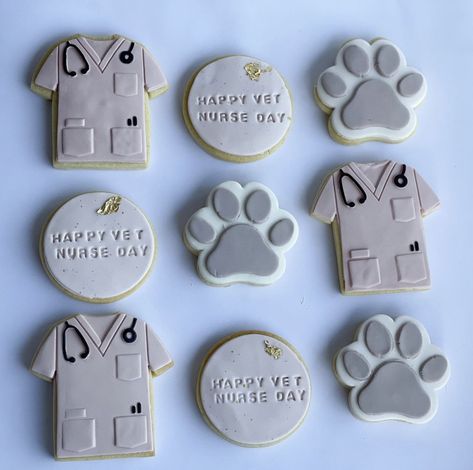 Vet Tech Graduation Party Ideas, Vet School Graduation Party Ideas, Veterinarian Graduation, Grad Dinner, Vet Graduation, Vet Tech School, Vet Tech Student, Med Vet, Veterinary School