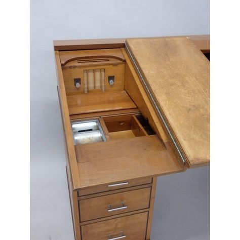 Custom Built Art Deco desk attributed to Johann Tapp of Chicago . Built for Chicago Tribune Pulitzer prize winning cartoonist Carey Orr. Both top side panels flip inward to create drafting workspace. Sliding doors reveal multiple compartments drawers and hand-hammered fittings. Shown in original finish from the 1930s. Art Desk Ideas, Mechanical Furniture, Space Card, Woodworking Desk Plans, Hobby Desk, Art Deco Artists, Design Desks, Antique Writing Desk, Art Deco Desk