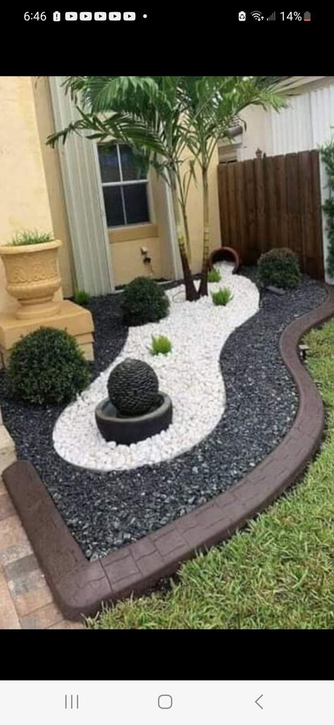 Landscaping With Mulch And Rocks, Mulch And Rock Landscaping Ideas, Corner Landscaping, Small Yard Landscaping, Small Front Yard Landscaping, Front Garden Landscape, Front Yard Garden Design, Garden Wallpaper, Easy Landscaping