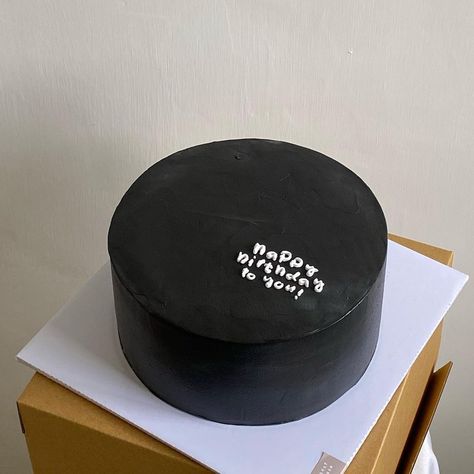 Black Birthday Cake Simple, Black Bday Cake Simple, Black Cakes Ideas, Simple Cake Designs Black, Bento Cake Aesthetic Black, Black Bday Cake Aesthetic, Cake Birthday Aesthetic Black, Simple Black Cake, Black Mini Cake