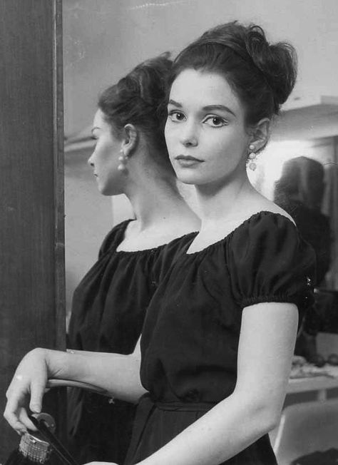 Parisian Hairstyles, Susan Strasberg, Queen Ii, Early 60s, My Music, Film History, Sloth, On Earth, Hollywood