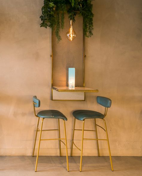 Bar Seating Wine Bar Counter Ideas, Bar Stool Restaurant, Wall Bar Seating, Bakery Seating Ideas, Bar Seating Ideas, Mini Cafe Ideas, Nook Cafe, Wall Bench, Garden Room Ideas