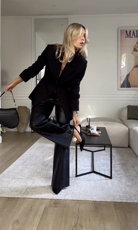 Satin Trousers Outfit, Elegant Date Night Outfit, Leather Trousers Outfit, Best Fall Outfits, Night Outfits Winter, Date Night Outfit Classy, Dinner Date Outfits, Outfits Chic, Event Outfit