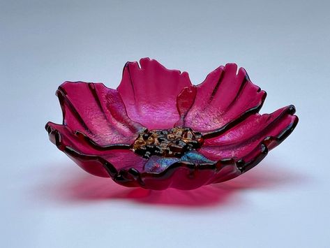 Fused Glass Flower Bowl, Fused Glass Vase Of Flowers, Fused Glass Iris Flower, Large Fused Glass Bowls, Poppy Flower Painting, Fused Glass Dishes Flower, Art Bowls, Fused Glass Artwork, Art Glass Bowl