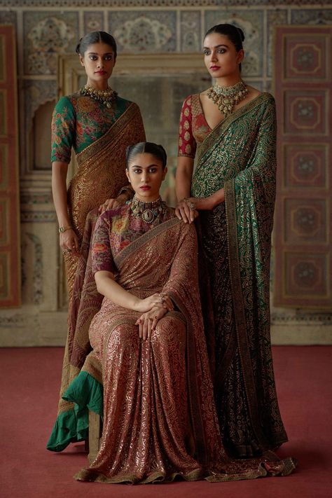 Iconic Sabyasachi Sarees Are Perfect For Summer Soirees & Cocktail Parties - ShaadiWish Tarun Khiwal, Sabyasachi Mukherjee, Sabyasachi Sarees, Indian Sari Dress, Perhiasan India, Bridal Lehenga Collection, Indian Saree Blouses Designs, Indian Fashion Saree, Indian Bridal Wear