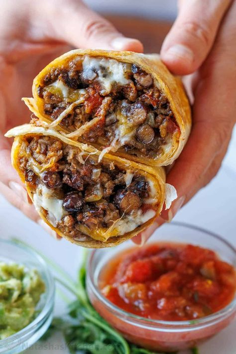 Easy Mexican Beef Burrito recipe loaded with saucy beef, beans, cheese, and classic toppings. Burritos are make-ahead and great for meal prep. Baked Burritos, Homemade Burritos, Burritos Beef, Beef Burrito Recipe, Beef Burritos, Beef Burrito, Natashas Kitchen, Burrito Recipe, Mexican Beef